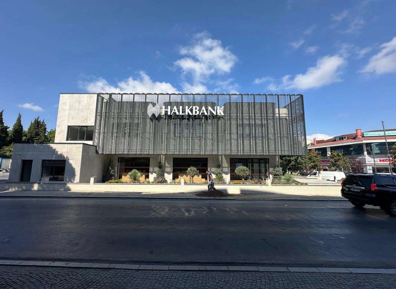 HALKBANK -ALTUNİZADE ŞUBESİ — 2